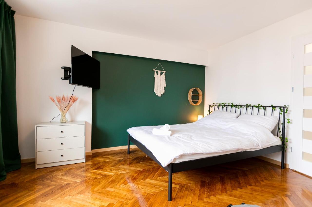 Chmielna - 250M Od Zlotych Tarasow, 350M Od Dworca Centralnego - Wifi - Smart Tv 55 Cali - Better Rental Βαρσοβία Εξωτερικό φωτογραφία